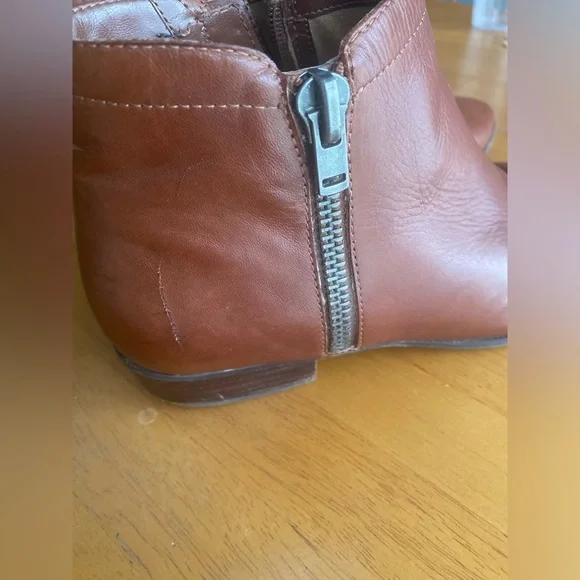 Brown leather naturalizer ankle booties - Picture 3 of 12